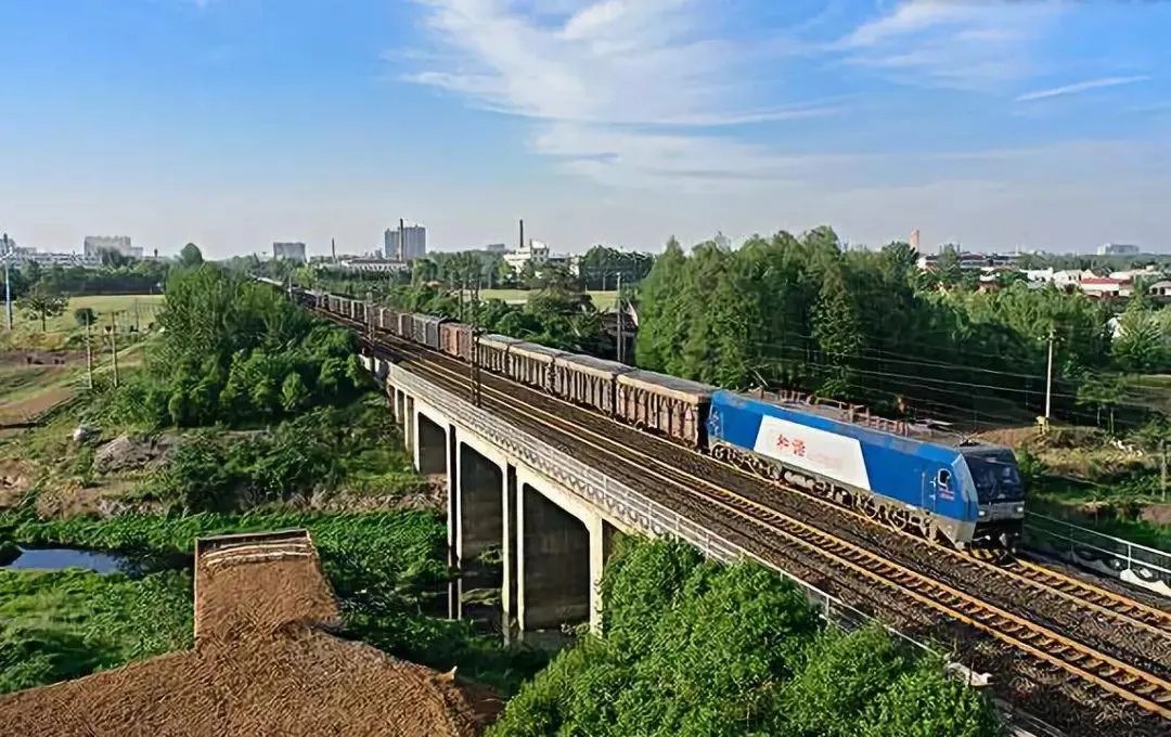 京广高铁部分列车晚点2小时以上，你知道这其中的原因吗？