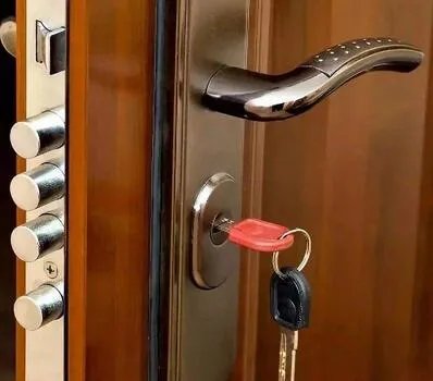 有钥匙门打不开怎么办