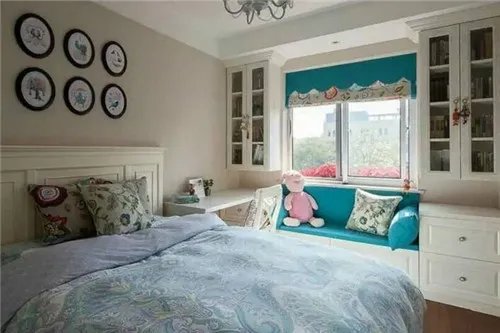 卧室飘窗窗帘装修效果图   为卧室增加一道靓丽风景