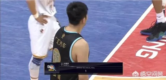 广厦队主场对阵新疆，第二节末孙桐林卡位被吹假摔技术犯规，你怎么看？