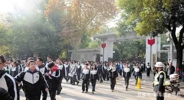 禁鸣喇叭的路上，一定要按喇叭提醒他人该怎么办？