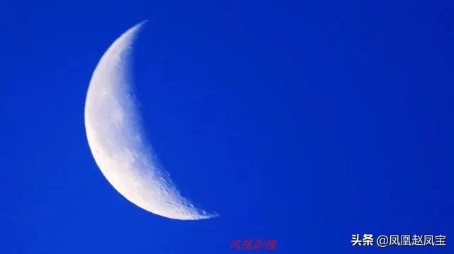 你曾拍过或者见过的最美的月亮是什么样的？