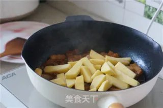 土豆红烧肉
