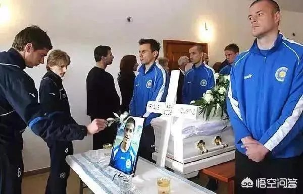 克罗地亚击败了英格兰，苏巴西奇本来要脱衣庆祝，却被球队女经理拦住，你怎么看？