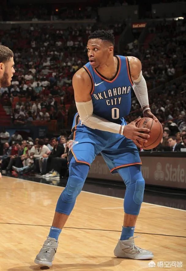威少对阵热火狂摘18个篮板,如何看待他为了场均三双刷数据的行为?