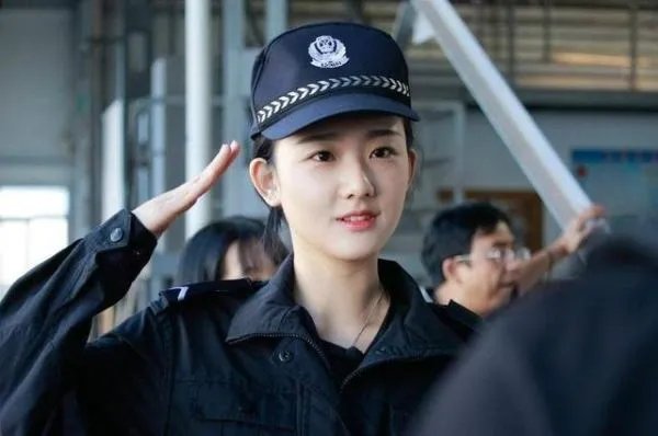 中戏校花葛施敏的家庭背景怎么样？