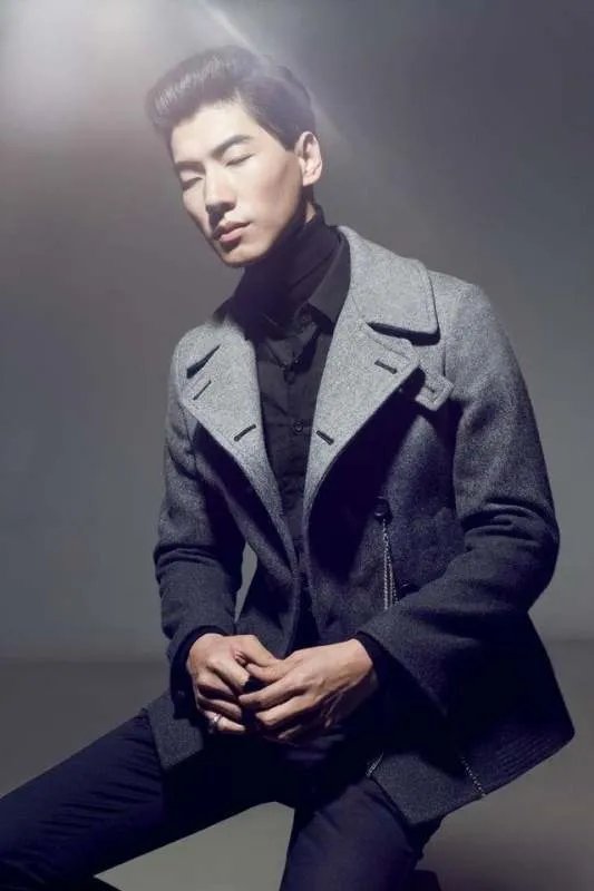 张亮儿女拍大片，6岁女儿造型凹不停超有范，明星子女都有哪些优势资源？