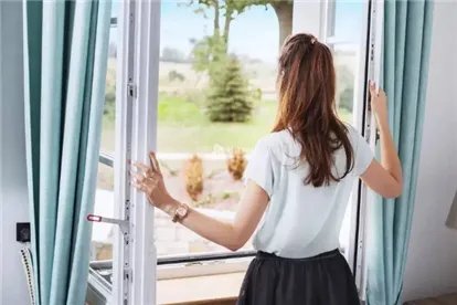 新冠肺炎者摸过的东西隔几天会传染