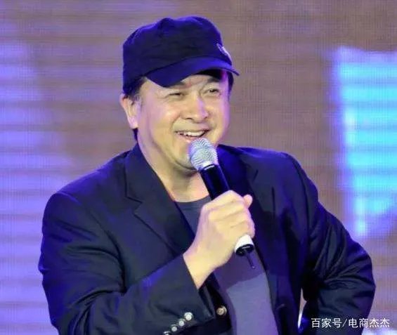 多年不见的黄宏一天内被免职带走，已经六年了，现状令人担忧，怎么回事？