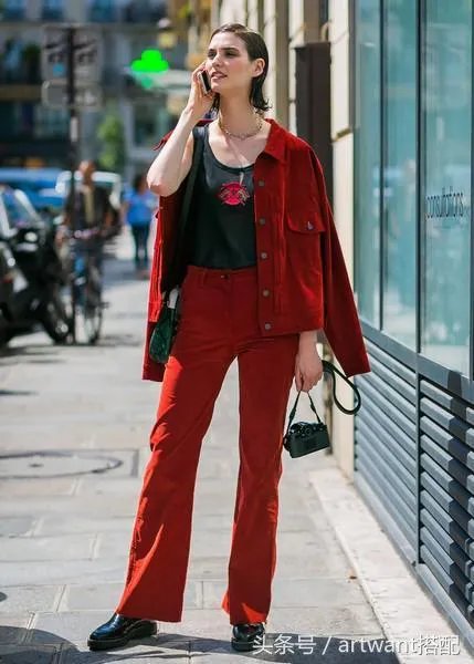 今年秋季比较流行什么样的外套呢？