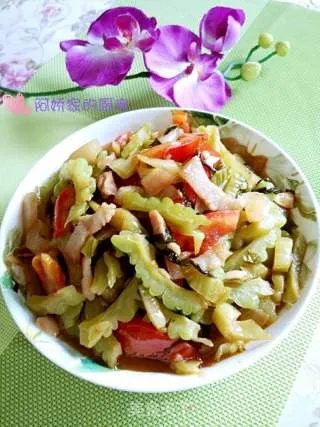 三层肉炒苦瓜酸菜