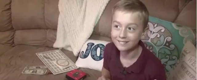 九岁男孩为什么给川普发工资？