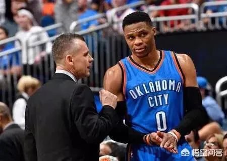 威少对阵热火狂摘18个篮板,如何看待他为了场均三双刷数据的行为?