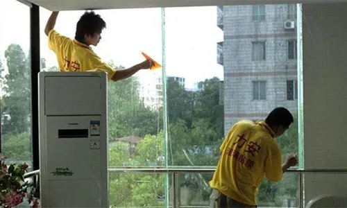 玻璃贴膜怎么贴 贴玻璃膜有哪些技巧