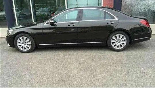 百万豪车后轮为何着火？