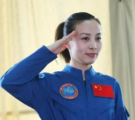 王亚平笑容治愈