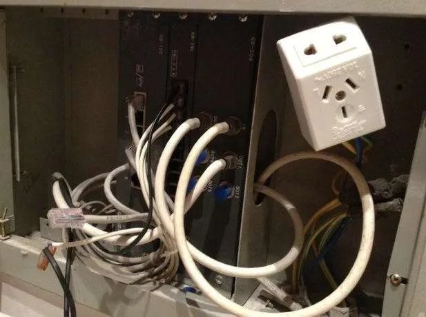 怎么把网线从客厅拉到房间