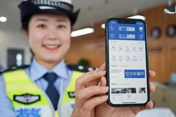 电子驾驶证从12月10日起在全国全面推行，使用电子驾驶证有什么利与弊？