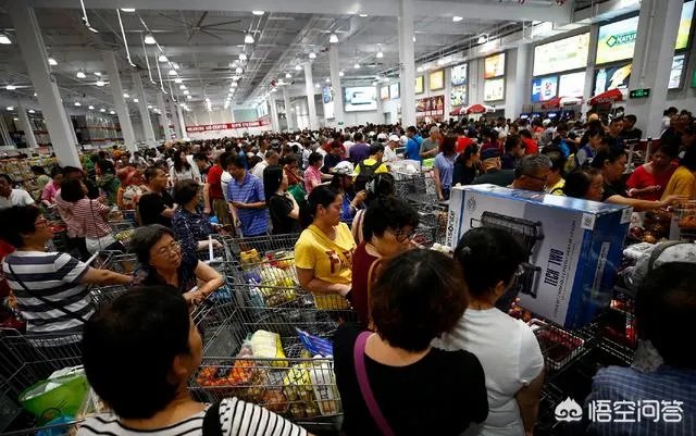 美国超市Costco上海店开业，茅台被抢光，爱马仕被抢光，半天就被买停业，你怎么看？