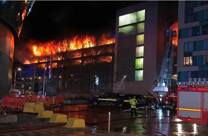 英立体停车场发生火灾造成怎样的损失？