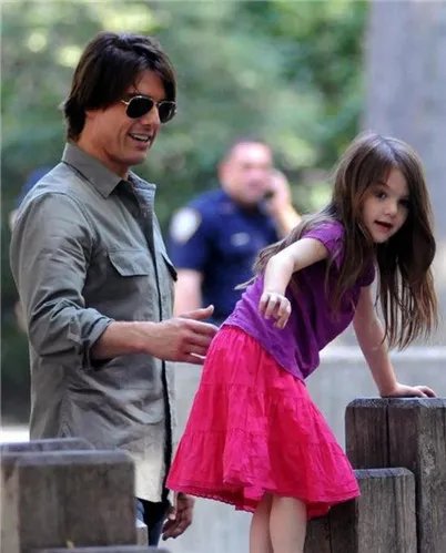 汤姆克鲁斯女儿和金喜善女儿照片对比 子女美丑自有遗传