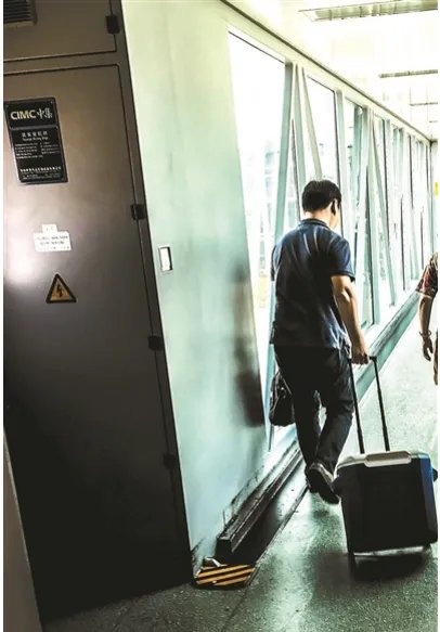 航班因为什么延误97名旅客还都表示支持？