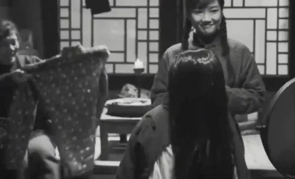 咒怨要拍电视剧，你觉得恐怖片中最烂俗的梗是什么？