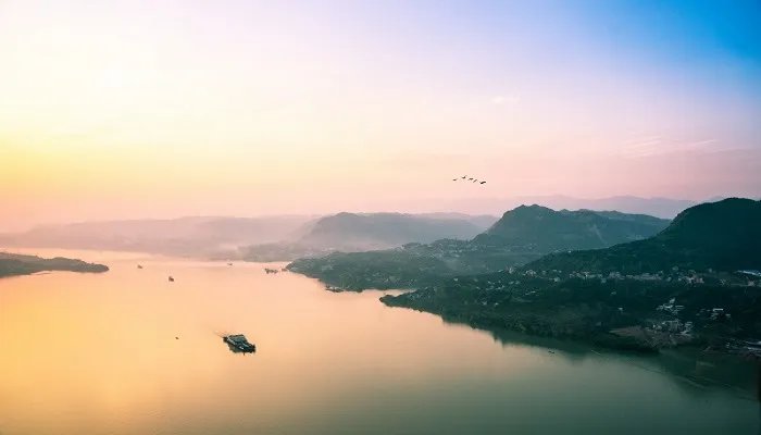 泾渭分明发生在哪里 泾渭分明发生在哪里的奇观