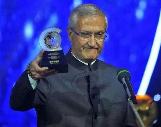 曼萨诺是一个怎样的教练？