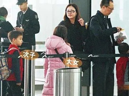 伏明霞老公个人资料简介 为什么嫁50岁的老头