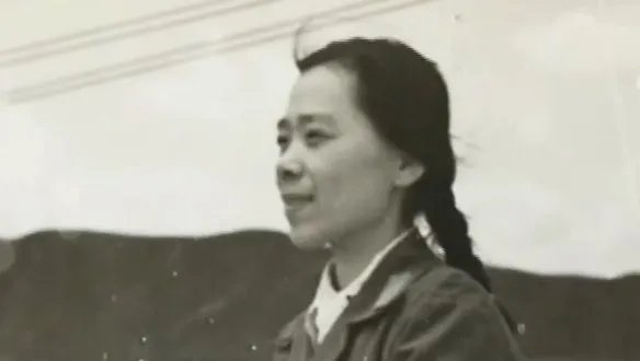 网上17岁的张桂梅校长照片，年轻时候的她是什么样子？