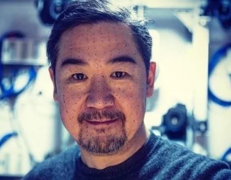 张国立晒搞笑自拍，走“逗比”路线了？