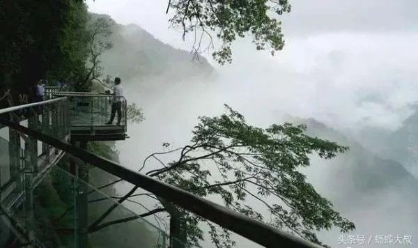 国内有哪些景区的玻璃栈道发生过事故?