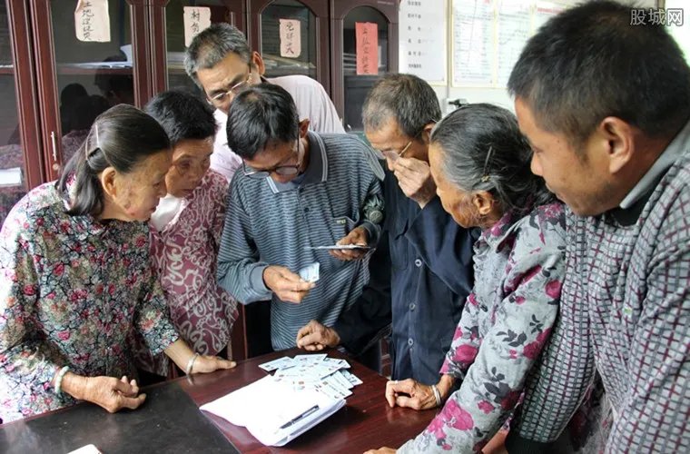 80岁以上老人高龄津贴 如何才能申请领取