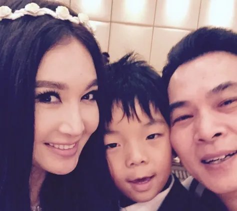 温碧霞老公是谁？ 揭秘其嫁入豪门的内幕真相