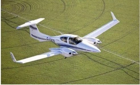 日本客机机舱冒烟发生爆炸没？