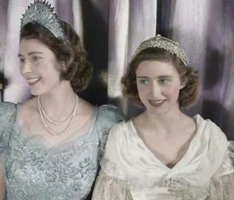 英国女王和玛格丽特公主最珍贵的合影,最后一张令人惊艳