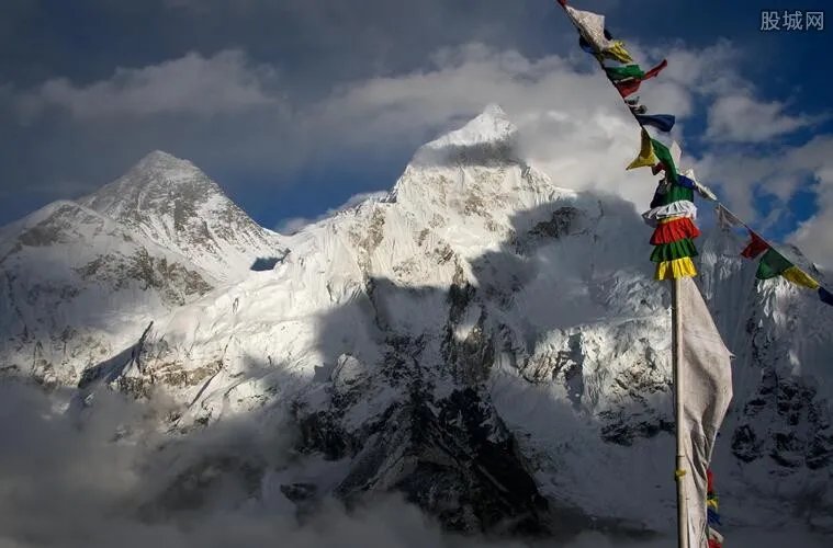 2019年珠峰中国侧 珠峰攀登46万起步天价曝光