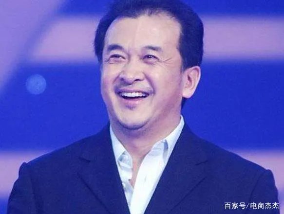 多年不见的黄宏一天内被免职带走，已经六年了，现状令人担忧，怎么回事？