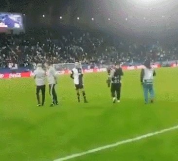 被球迷挑衅叫梅西，C罗摸裆回应，他会被追加处罚吗？