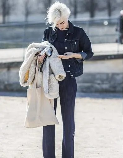 今年秋季比较流行什么样的外套呢？