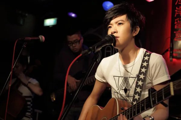 把昨天都作废这首歌什么意思