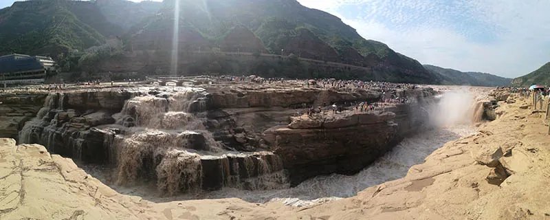 黄河壶口瀑布位于陕西与哪个省之间