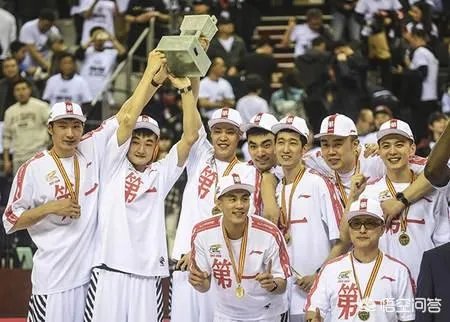 赵继伟突然受伤，辽宁队有意新赛季召回高诗岩，吉林队会同意吗？