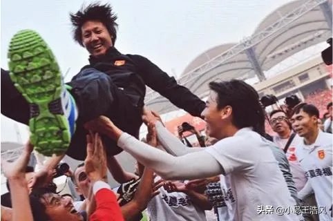 知名足球媒体人袁野爆料称，国足主帅三周后出炉，22冠王领跑，李铁还有机会吗？