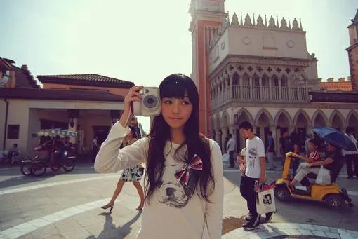 穿越成为世子小说(精品)李震李星河何芊完整版阅读