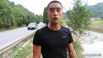 江西小伙95后王亮2分钟勇救4人,立了一等功为什么还被喷?