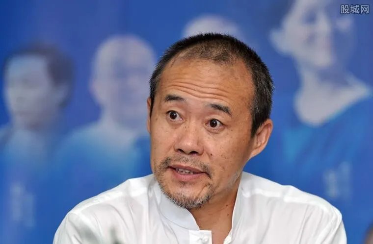 王石身价多少亿2019 王石一年工资多少钱