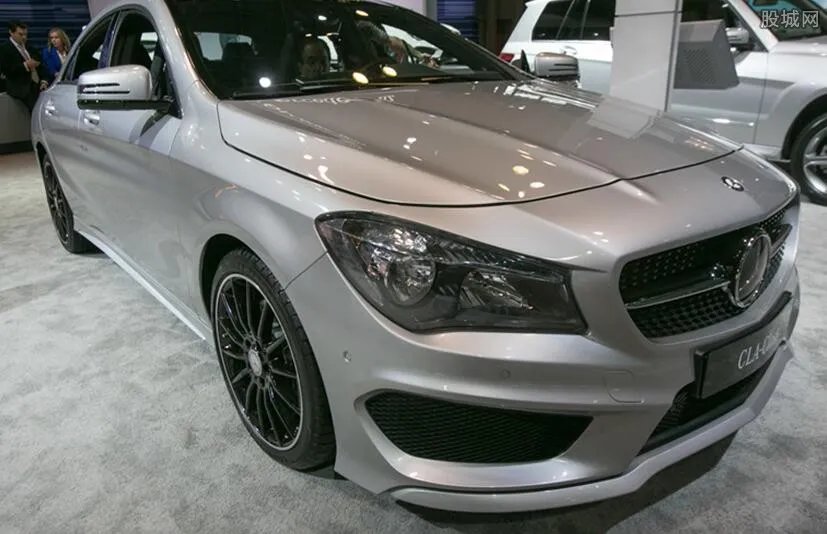 奔驰女车主照片曝光 西安奔驰女车主王倩是什么来头？