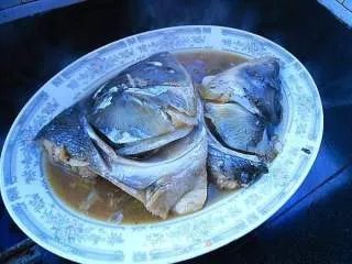 炖鱼头